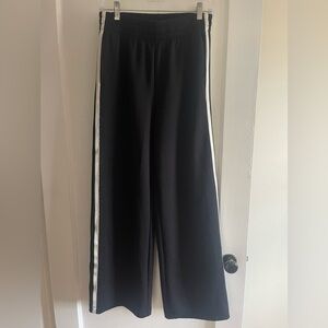 Evereve Track Pant. Black size Small